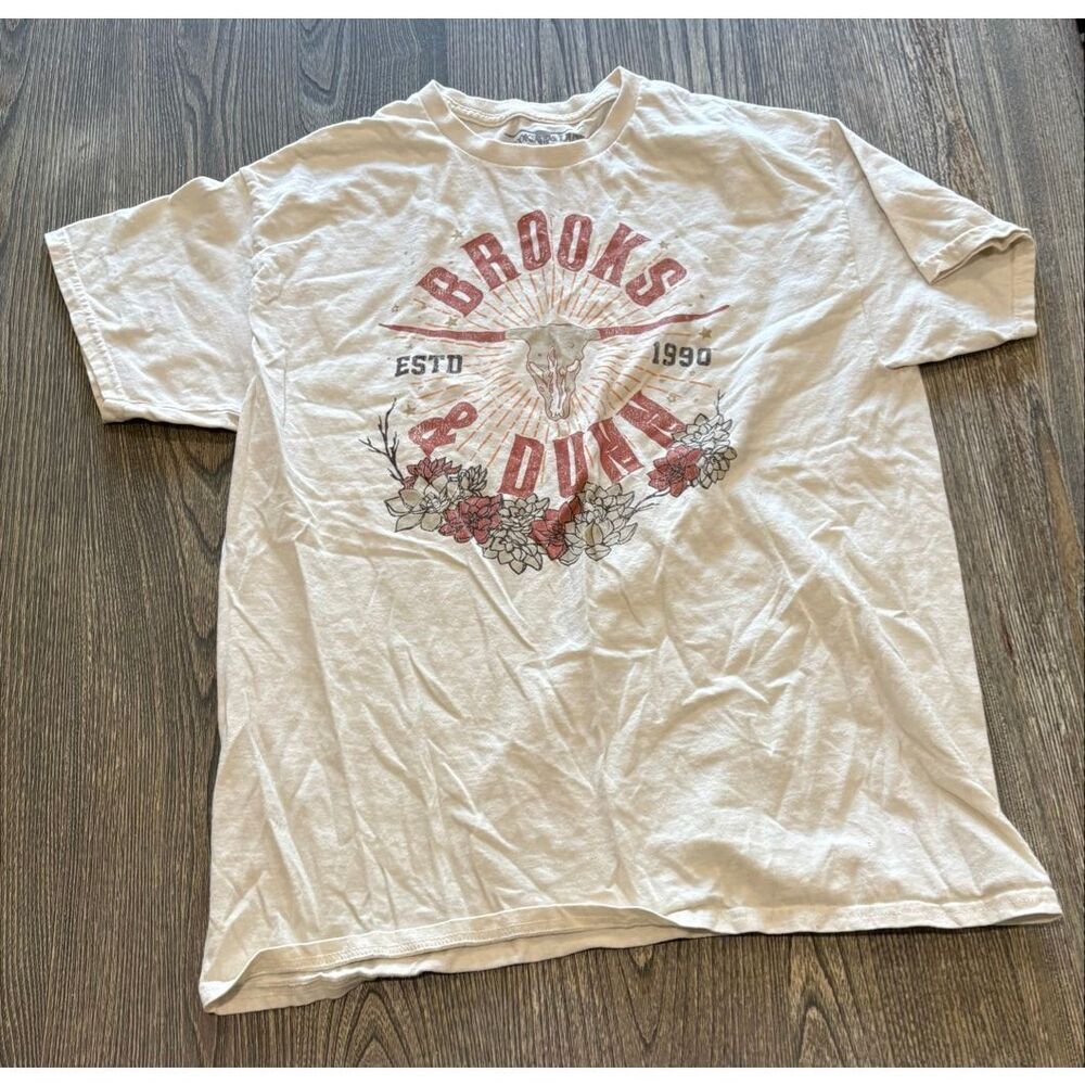 Brooks & Dunn by Goodie Two Sleeve Graphic T-Shirt Short Sleeve Beige Size L